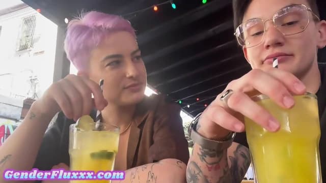 Amateur les queer spoils GF at home with fingers and tongue