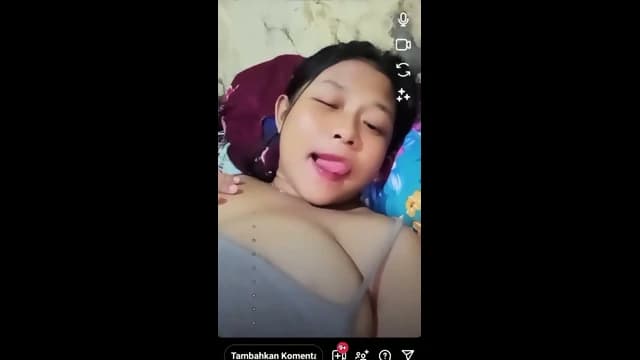 Live Nisa Tunjukkan Putingnya