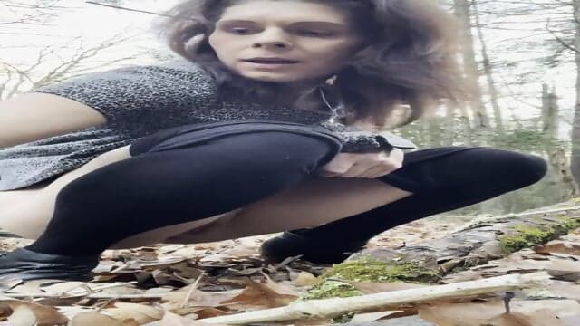 British Girl Outdoor Stripping Nude Show