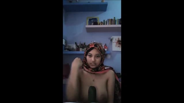 Meru Chan suka timun