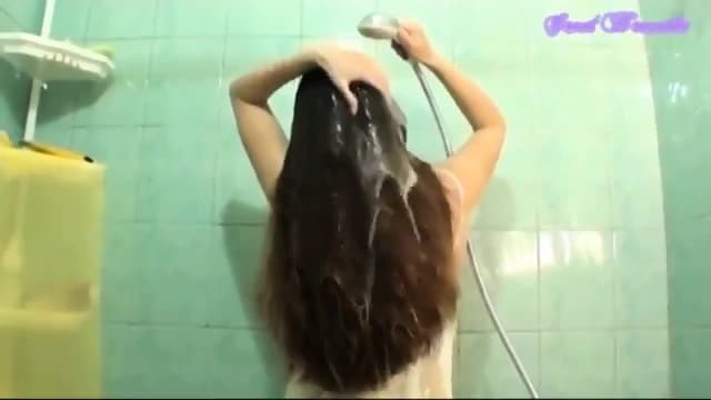 Great washing long hair in bath. Lot of foam.