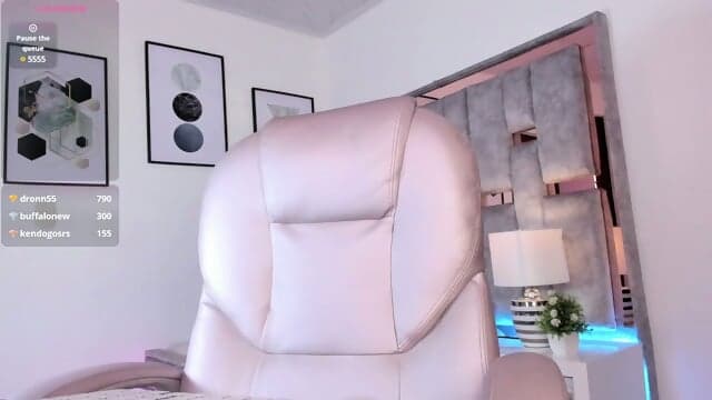 Alexa_Candy_18's Room 2025-05-13 10_53