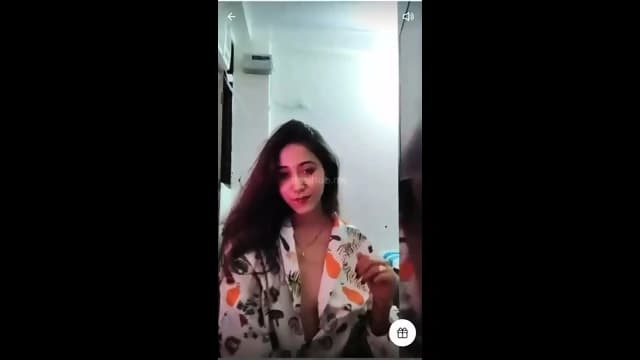 Desi Girl Goes Nude Fully Topless on Tango Live Teasing Her Boobs for All to See