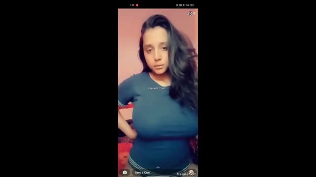 Desi mms girl show her boobs and ass