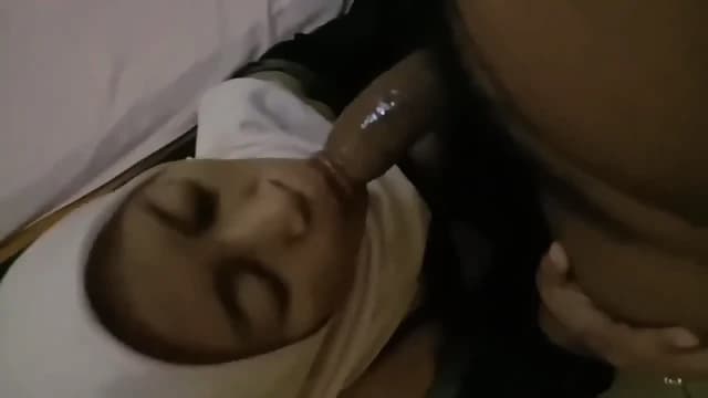 Hijab Nafsu Sepong Crot Mulut