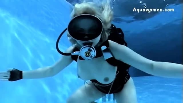Aquawomen - Scuba Domina (Larissa)