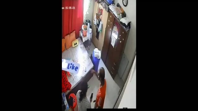 Horny sasur bahu ki chudai bedroom me pakdi gayi cctv par
