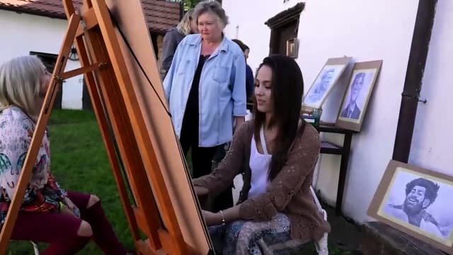 the hot art who does art stuff