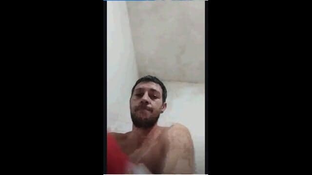 Nicholas Franco  Quest'uomo si masturba davanti alla telecamera di fronte a una bambina di 10 anni