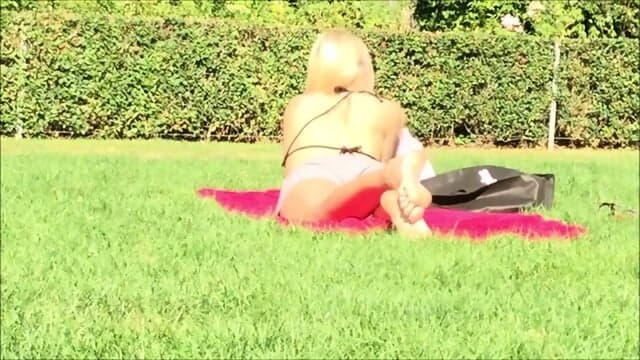 Milf Sunbathing Her Sexy Candid Feet   Kinky4Ever