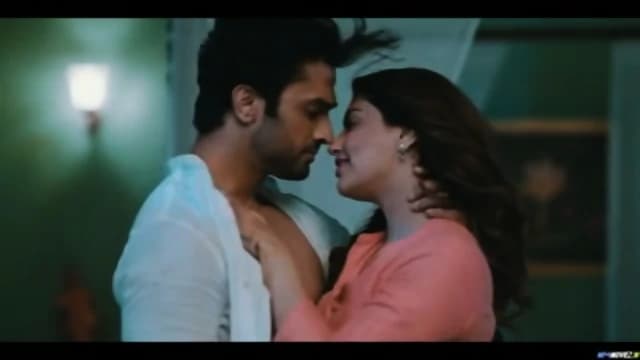 Akanksha Puri liplocks in Hasratein S2