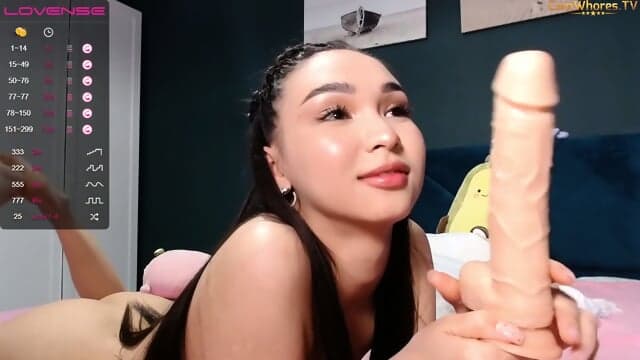 Enjoy cam model Calli's sexy pussy playing ll