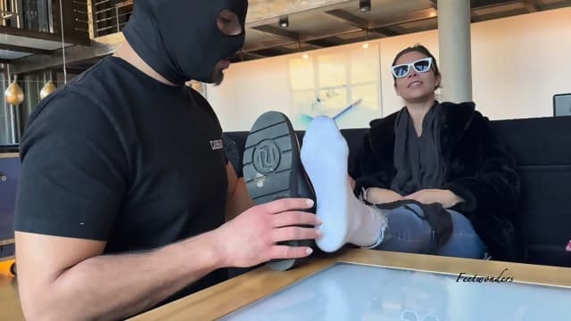 Feetworship after travel