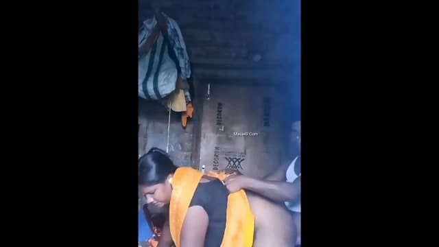 Souteli Maa ki Saree uthakar Chodta Beta.
