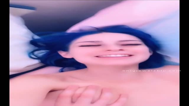 Nerd de cabelo azul mamando e fudendo com primo (ACESSE O LINK NA BIO DO PERFIL + DE 5000 MÃDIAS NO GRUPO VIP)