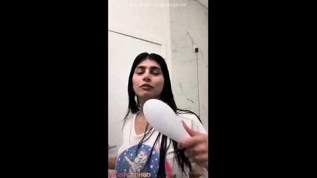 Mia Khalifa Nude Dressing Up After Shower Onlyfans leaked