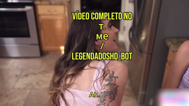 Fazendo o pau do meio-irmÃ£o crescer com um boquete - Legendado