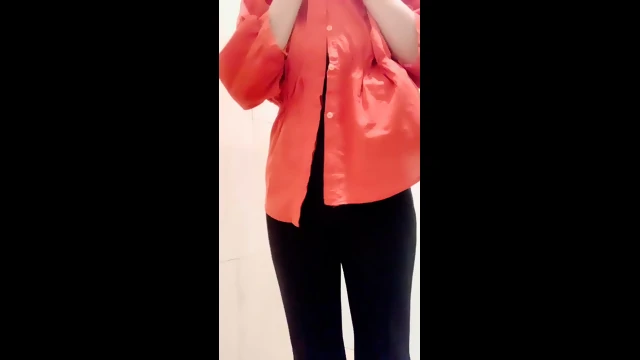 Pas Di Kantor Gak Kuat Nahan Sanget, Ke Kamar Mandi Buat Colmek