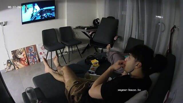 Living Room Camera At Pearl & Morten Reallifecam Apartment At Voyeur House TV 17.08.2026 From 20 H 37 Min To 22 H 19 Min