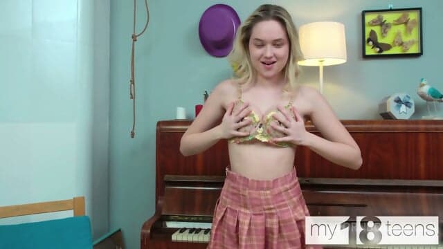 Cute âjessie âames âmasturbates âfor âthe Complete Library At