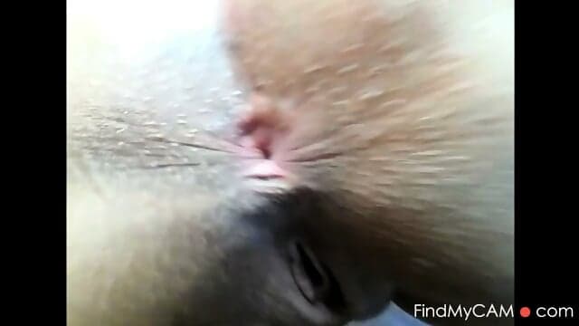 Camgirl Shows Off Her Amazing Ass On Webcam