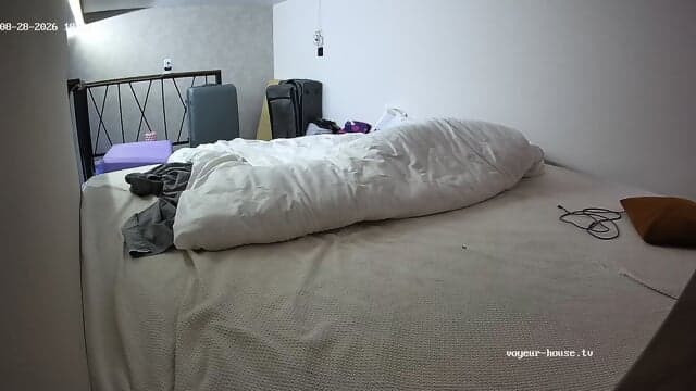 Bedroom Camera At Swera & Jaxon Reallifecam Apartment At Voyeur House TV 28.08.2026 From 05 H 06 Min To 13 H 53 Min Needitat