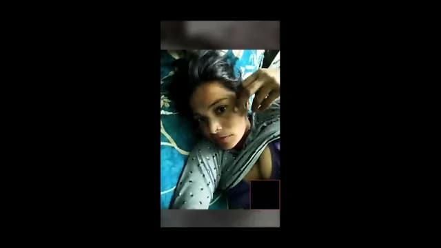 VILLAGE BITCH MILF FLASH HER PUSSY