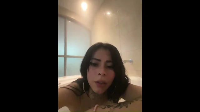 Kiittyselenita (Yummygirl ) Culiando En Jacuzzi