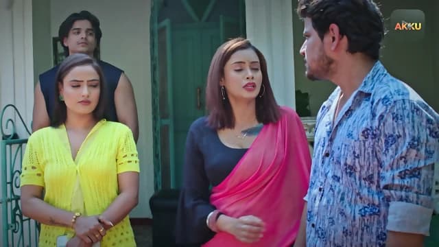 Cream Rolls S1 E4 Priyanka Chaurasia Akku (1k)