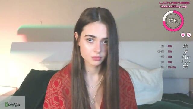 AzgÄ±n Ã§illi Model Memelerini GÃ¶sterip Hassas AmÄ±nÄ± MeraklÄ± Aboneler IÃ§in OkÅuyor Yaramaz Bir GÃ¼lÃ¼msemeyle