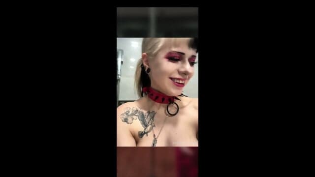 Mistress Of Freak Shower Time & Sex Toy Ride Show