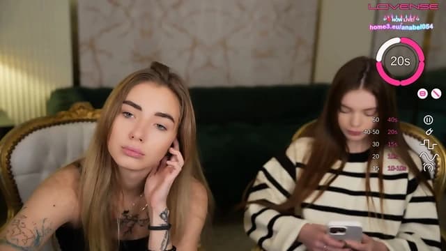 En Tant Que Latina Aux Courbes GÃ©nÃ©reuses Je DÃ©couvre Mon Anus SerrÃ© Avec Un Plug Anal Fin Devant Le Miroir