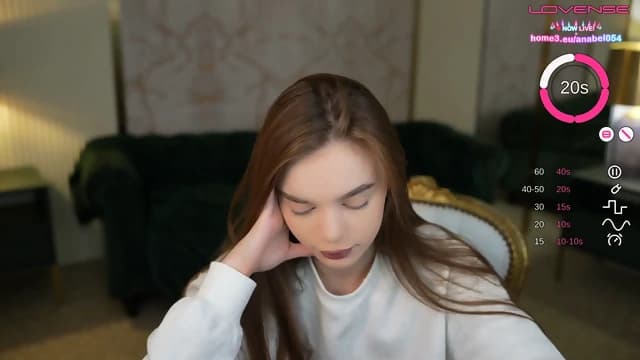 DespuÃ©s De Quitarme La Ropa Introduzco Un Dildo Largo Para Satisfacer Mi Placer Privado Bajo Sombras De Terciopelo