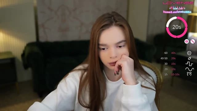 DupÄ Ce Ã®mi Scot Hainele Introduc Un Dildo Lung Pentru A Satisface PlÄcerea Mea PrivatÄ Sub Umbre De Catifea
