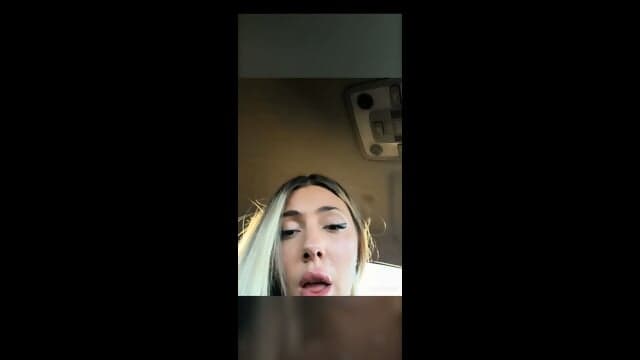 Camgirl Anal And Squirts In Car