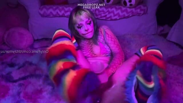 Clown Girl Ditzy Maruu Deepthroats And Rides An Enormous Dildo