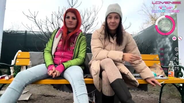 SÃ¼Ãe Erwachsene Solo Streamerin Vor Einem Dunklen Samthintergrund Zeigt Ihre Tropfnasse Pussy Mit Langsamen Fingern WÃ¤hrend Die Nahe Linse Jede Bewusste Bewegung EinfÃ¤ngt In Einer Feuchten Und Geilen