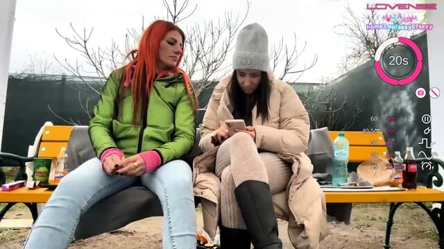 Kurvige Erwachsene Kamerafrau In Einem Privaten Raum SpÃ¤t Am Abend Schiebt Ihren Po Zur Kameralinse WÃ¤hrend Offene Schenkel Den Sexuellen Fokus Stark Halten FÃ¼r Eine Nahe Erwachsene Kamerafantasie