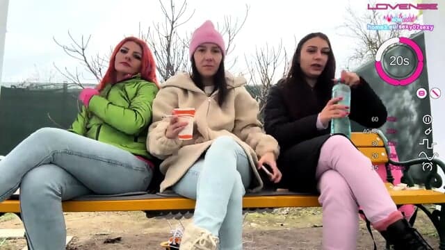 Flirtende Erwachsene Cam Gastgeberin In Einem Schwach Beleuchteten Privatstream Beugt Sich Vor Und Zeigt Ihre Enge Hintere Ãffnung WÃ¤hrend Die Single Cam Fantasie Feuchter Und Mutiger Wird WÃ¤hrend Ein