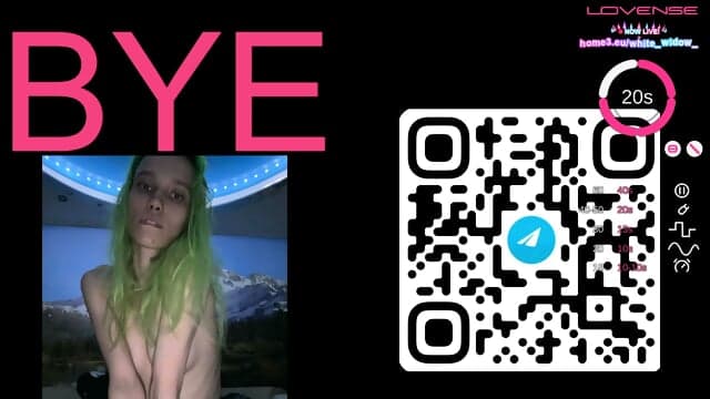 Selbstbewusste Erwachsene Cam Darstellerin Auf Einem Weichen Schwarzen Bett Schiebt Ihren Po Zur Kameralinse WÃ¤hrend Die Private Show Mit Jeder Bewegung Schmutziger Wird WÃ¤hrend Eines Langsamen NÃ¤chtl