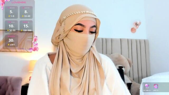 Malih Arab Have On Cream Veil 3