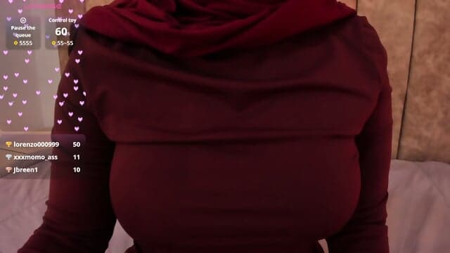 Rawiya Have On Maroon Veil And Outfit 3