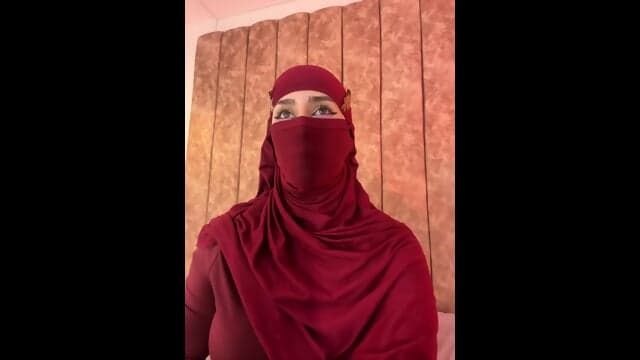 Rawiya Have On Maroon Veil And Outfit 11