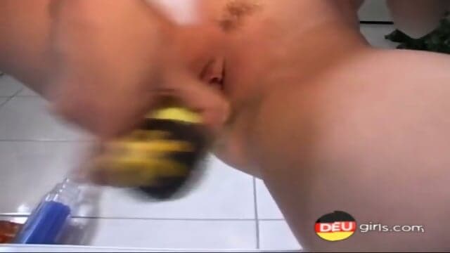 German Amateur MILF Reaches Orgasm