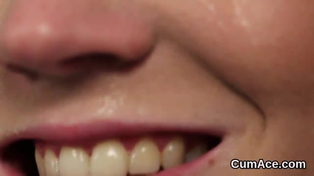 Randy looker gets jizz shot on her face eating all the spunk