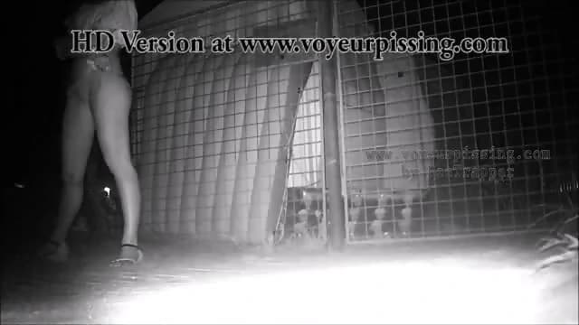 PeeTrapper Beach 8 - Very sexy girl busted urinating at night
