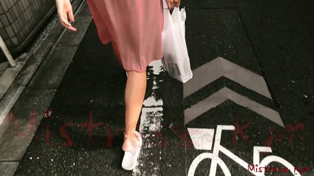 Mistress Kym taking her sub for a walk in the city - FLR