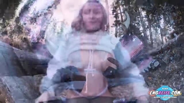 Wanderer liebt Anal Plug wahrend Pussy gefickt