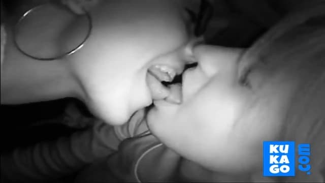 Amateur FF - girls kissing at party