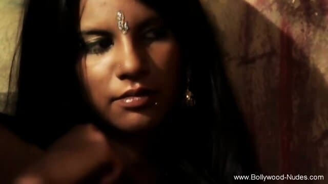 Fucking Sexy Indian Babe Dancing And Showing Her Figure